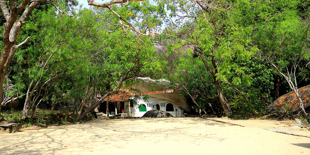 Luxury Yacht Sunset Cruise Tours in Pasikudah - Pasikudah Luxury Sunset Cruises - Luxury Cruise Tours in Pasikudah - Luxury Cruise Yachts Sunset Cruises  in Sri Lanka - Cruise Tours in Sri Lanka - Luxury Yachts Sunset Trips in Sri Lanka - Sailing Tours in Passikudah - Luxury Yachts in Passikudah - Catamaran trips in Passikudah, sri lanka