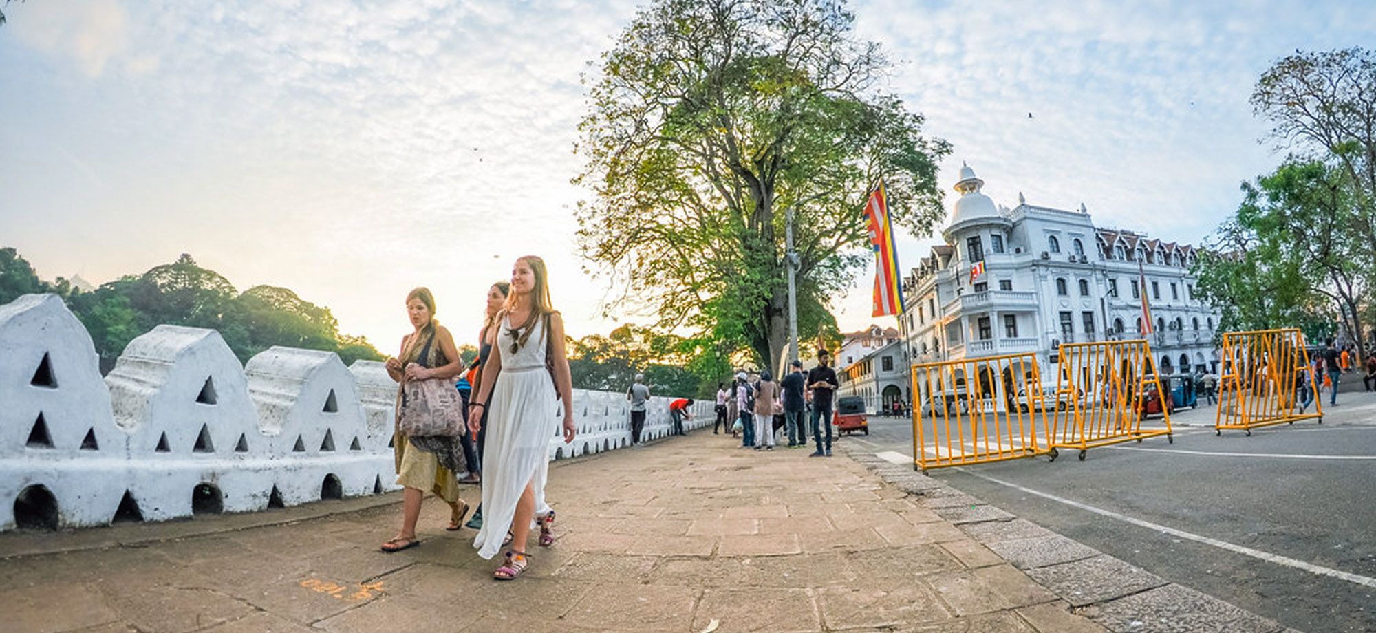 Kandy City Tour -  City Tours in Kandy, Sri Lanka - Explore Kandy town with a lady guide, Sri Lanka - Things to do in Kandy, Experiences in Kandy - Kandy Tours - Cultural Tours in Kandy