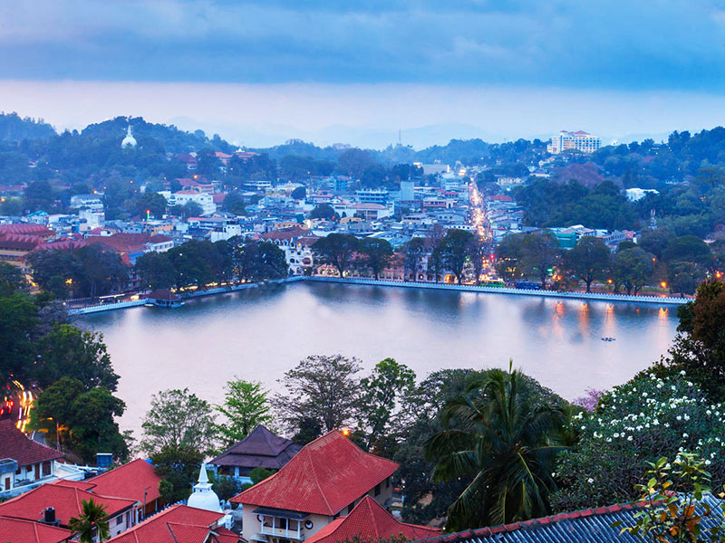 Kandy City Tour - City Tours in Kandy, Sri Lanka - Explore Kandy town with a lady guide, Sri Lanka - Things to do in Kandy, Experiences in Kandy - Kandy Tours - Cultural Tours in Kandy