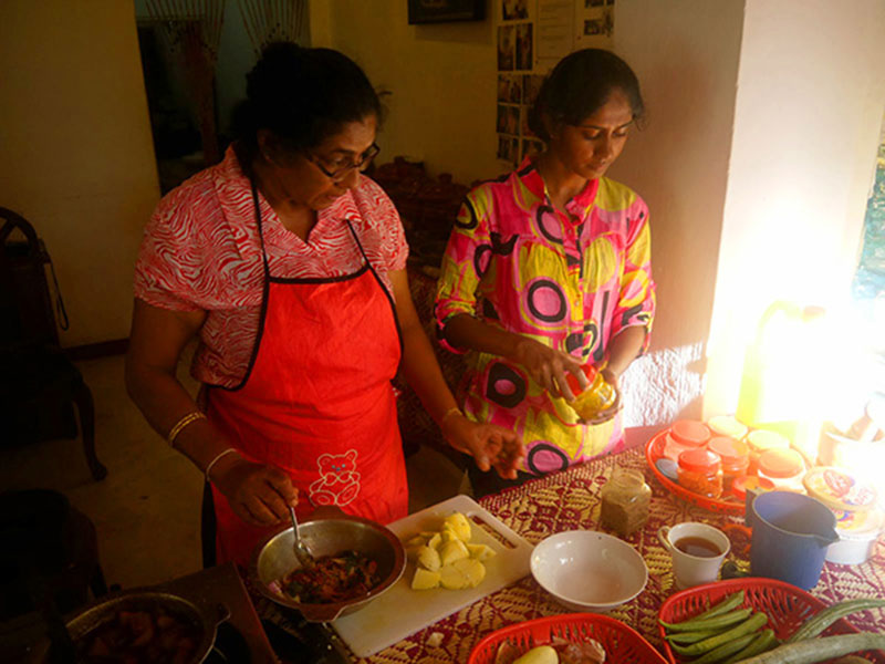 Sri Lanka cooking demonstration, Sri Lanka food tours, Learn how to cook a Sri Lankan meal, Sri Lanka Cooking Lesson Trip in Galle, Sri Lanka food and cooking demontration in Galle, Market tours in Galle