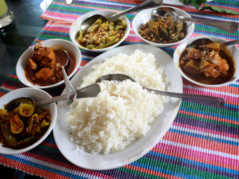 Sri Lanka cooking demonstration, Sri Lanka food tours, Learn how to cook a Sri Lankan meal, Sri Lanka Cooking Lesson Trip in Galle, Sri Lanka food and cooking demontration in Galle, Market tours in Galle