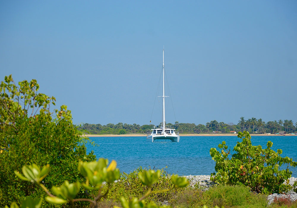 Luxury Cruise Yachts Sunset Cruises  in Sri Lanka - Cruise Tours in Sri Lanka - Luxury Yachts Sunset Trips in Sri Lanka - Sailing trips in Passikudah - Passikudah catamaran trips - Catamaran Trips in Passikudah - Sri Lanka sailing tours