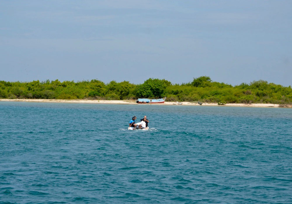 Luxury Cruise Yachts Sunset Cruises  in Sri Lanka - Cruise Tours in Sri Lanka - Luxury Yachts Sunset Trips in Sri Lanka - Sailing trips in Trincomalee - Trincomalee catamaran trips - Catamaran Trips in Trincomalee - Sri Lanka sailing tours