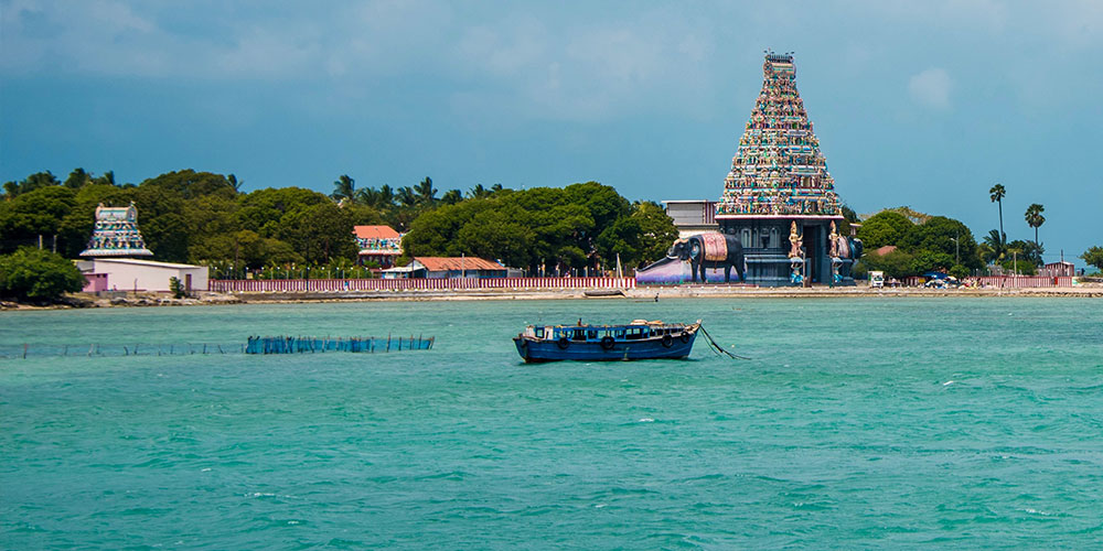 Luxury Cruise Yachts Sunset Cruises  in Sri Lanka - Cruise Tours in Sri Lanka - Luxury Yachts Sunset Trips in Sri Lanka - Sailing trips in Trincomalee - Trincomalee catamaran trips - Catamaran Trips in Trincomalee - Sri Lanka sailing tours