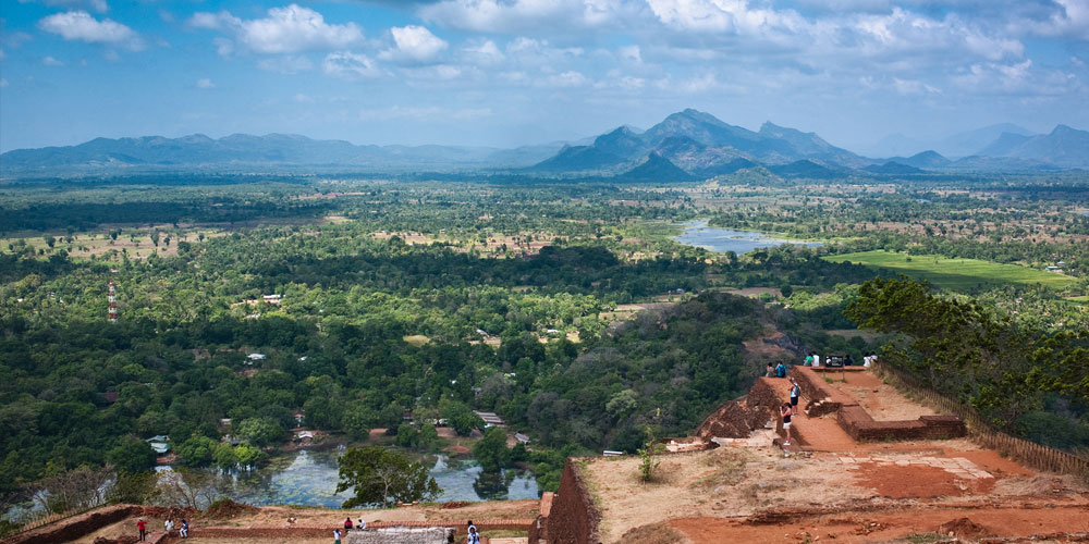 Sigiriya Tours - Tours in Sigiriya Rock Fortress - Tours in Sigiriya  Sri Lanka - Climb sigiriya Rock - Sigiriya Rock Fortress - Sigiriya Lion rock - Sigiriya paintings - Tours for Climbing Sigiriya Rock