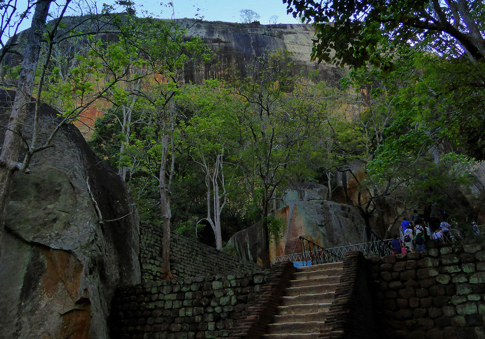 Sigiriya Tours - Tours in Sigiriya Rock Fortress - Tours in Sigiriya  Sri Lanka - Climb sigiriya Rock - Sigiriya Rock Fortress - Sigiriya Lion rock - Sigiriya paintings - Tours for Climbing Sigiriya Rock
