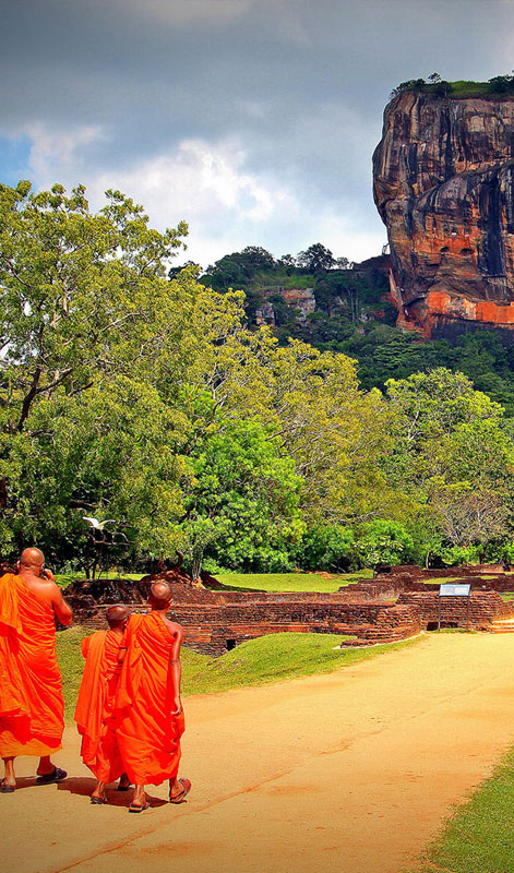 Sigiriya Tours - Tours in Sigiriya Rock Fortress - Tours in Sigiriya  Sri Lanka - Climb sigiriya Rock - Sigiriya Rock Fortress - Sigiriya Lion rock - Sigiriya paintings - Tours for Climbing Sigiriya Rock