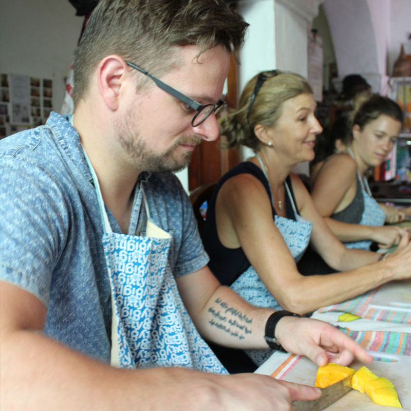 Sri Lanka cooking demonstration, Sri Lanka food tours, Learn how to cook a Sri Lankan meal, Sri Lanka Cooking Lesson Trip in Galle, Sri Lanka food and cooking demontration in Galle, Market tours in Galle