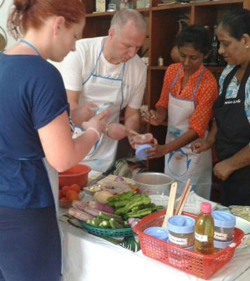 Sri Lanka cooking demonstration, Sri Lanka food tours, Learn how to cook a Sri Lankan meal, Sri Lanka Cooking Lesson Trip in Galle, Sri Lanka food and cooking demontration in Galle, Market tours in Galle