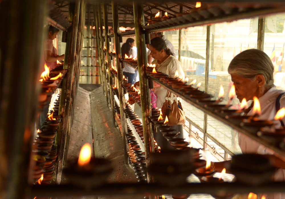 Kandy Tours - Tours in Kandy sacred city - Tours in Kandy  Sri Lanka - Kandy, Sri Lanka - Sri Lanka - Kandy Tours - Kandy Sacred City Visit, Kandyan Cultural Show, Temple of the tooth relic visit