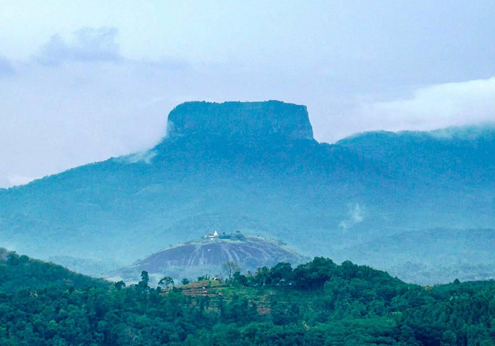 Bible Rock Sri Lanka, Bible Rock Hiking guide, Bathalegala Hiking guide, Bathalegala Rock, Bible Rock hike, Bible Rock in Mavanella  