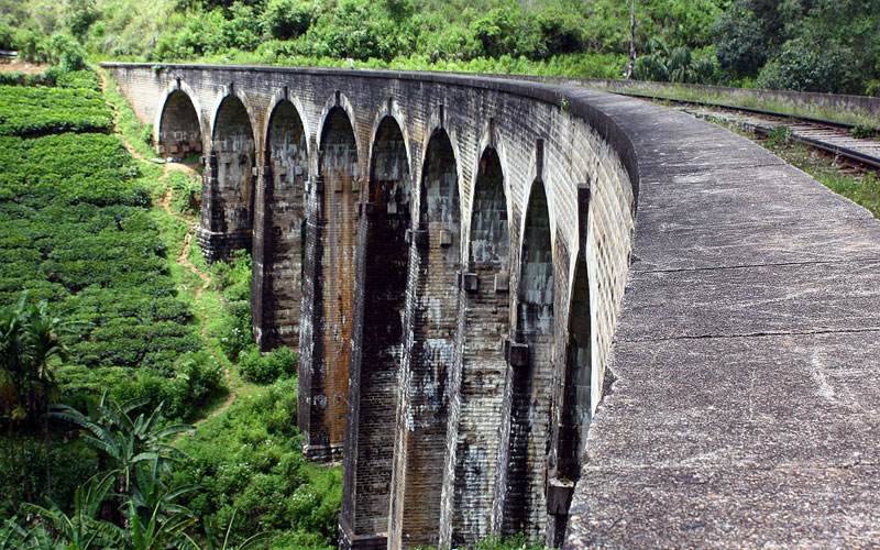 Walk to the Demodara Nine Arch Bridge in Ella - 9 Arch Bridge in Ella, Sri Lanka - Ella Trekking Trips - 9 Arch Bridge demodara - Trek to Ella