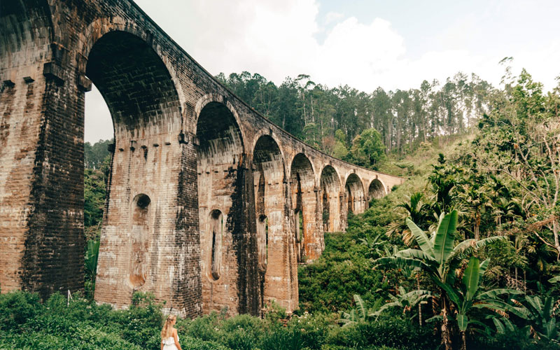 Walk to the Demodara Nine Arch Bridge in Ella - 9 Arch Bridge in Ella, Sri Lanka - Ella Trekking Trips - 9 Arch Bridge demodara - Trek to Ella