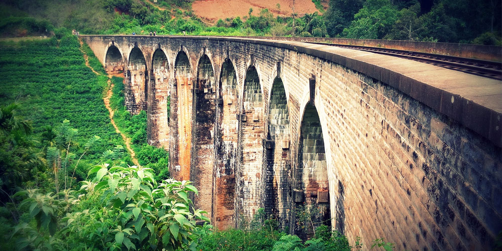 Walk to the Demodara Nine Arch Bridge in Ella - 9 Arch Bridge in Ella, Sri Lanka - Ella Trekking Trips - 9 Arch Bridge demodara - Trek to Ella