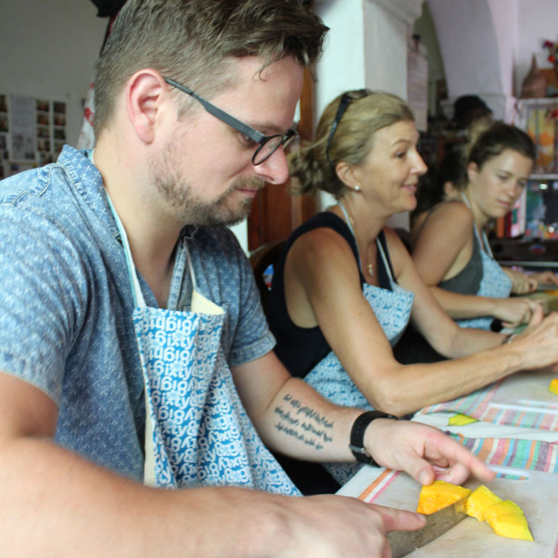 Learn how to cook a Sri Lankan Meal, Sri Lanka cooking Demonstrations, Learn to Cook a Sri Lankan Meal, Sri Lanka Cooking Demos, Cooking lessons in Galle, Cooking demonstrations in Galle, Galle Cooking Lesson