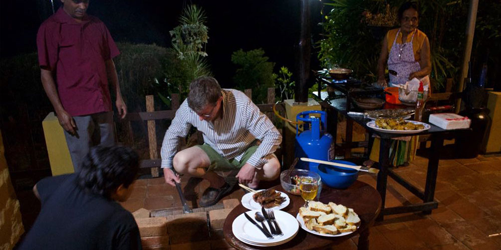 Cooking in Kandy - Stay with a local family - Sri Lankan Rice and Curry - Sri Lankan Cooking Demonstartion - Culinary Experience in Sri Lanka - Food Tours - How to Cook Sri Lankan meal - Sri Lankan Spices - Food and Cooking Tours - Food Tours in Sri Lanka