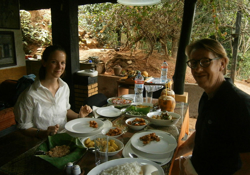 Cooking in Kandy - Stay with a local family - Sri Lankan Rice and Curry - Sri Lankan Cooking Demonstartion - Culinary Experience in Sri Lanka - Food Tours - How to Cook Sri Lankan meal - Sri Lankan Spices - Food and Cooking Tours - Food Tours in Sri Lanka