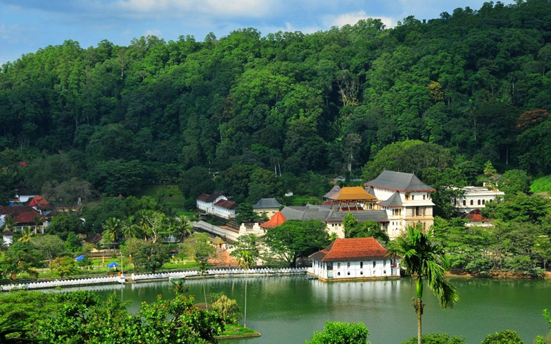 Experiencing a visit to the Temple of the Tooth - Visit Temple of the Sacred Tooth Relic on your trip to Kandy - Temple of the tooth relic, Kandy - Kandy Day Tours - Cultural Trips in Kandy Sri Lanka - Sri Lanka Cultural Trips - Experiences in Kandy