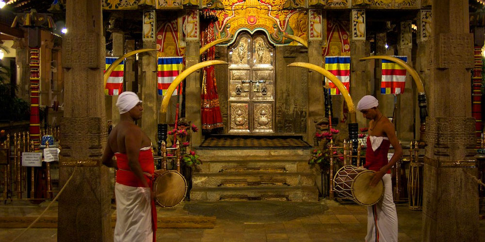 Experiencing a visit to the Temple of the Tooth - Visit Temple of the Sacred Tooth Relic on your trip to Kandy - Temple of the tooth relic, Kandy - Kandy Day Tours - Cultural Trips in Kandy Sri Lanka - Sri Lanka Cultural Trips - Experiences in Kandy